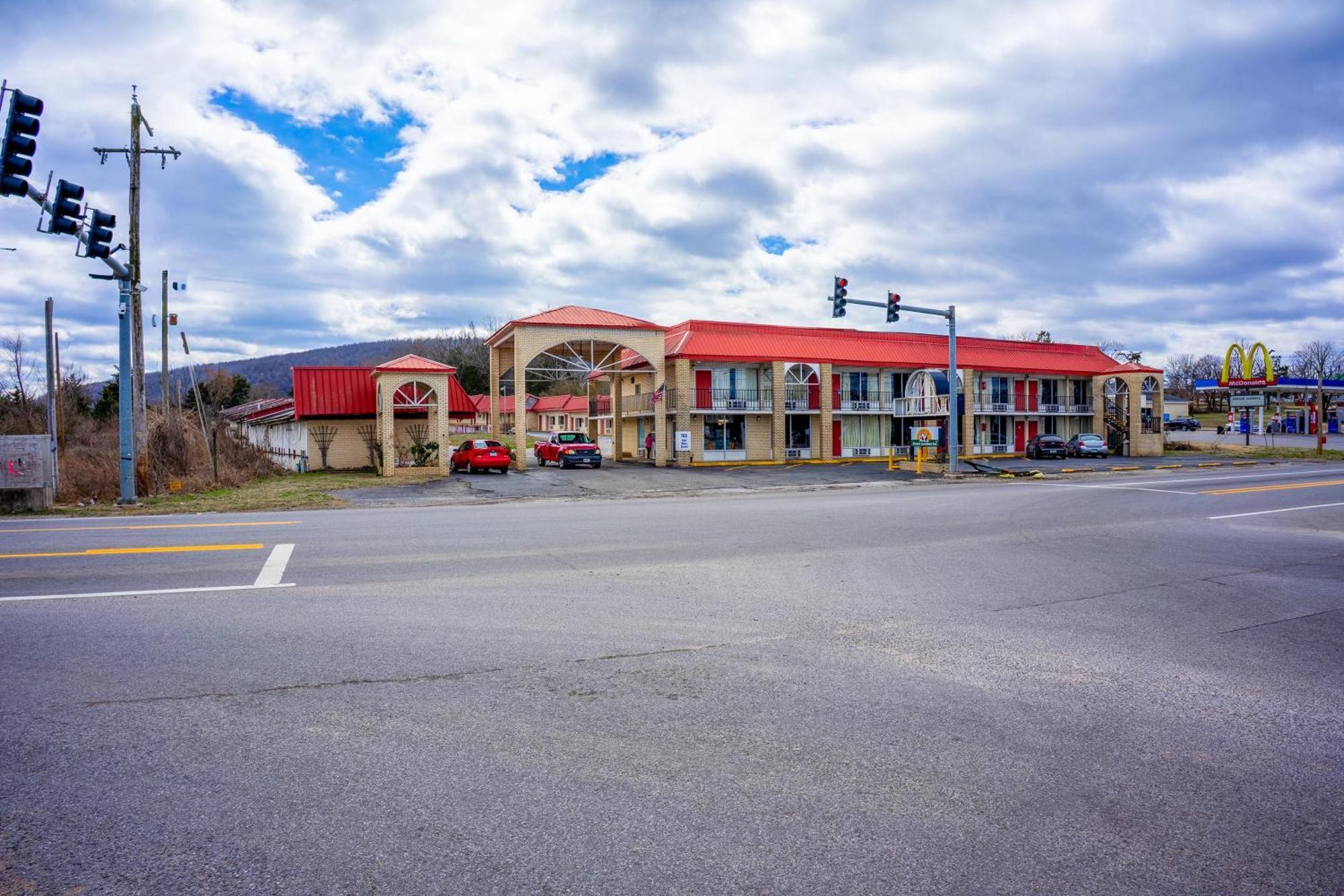 Ozark Junction Mountain View By Oyo Motel Bagian luar foto
