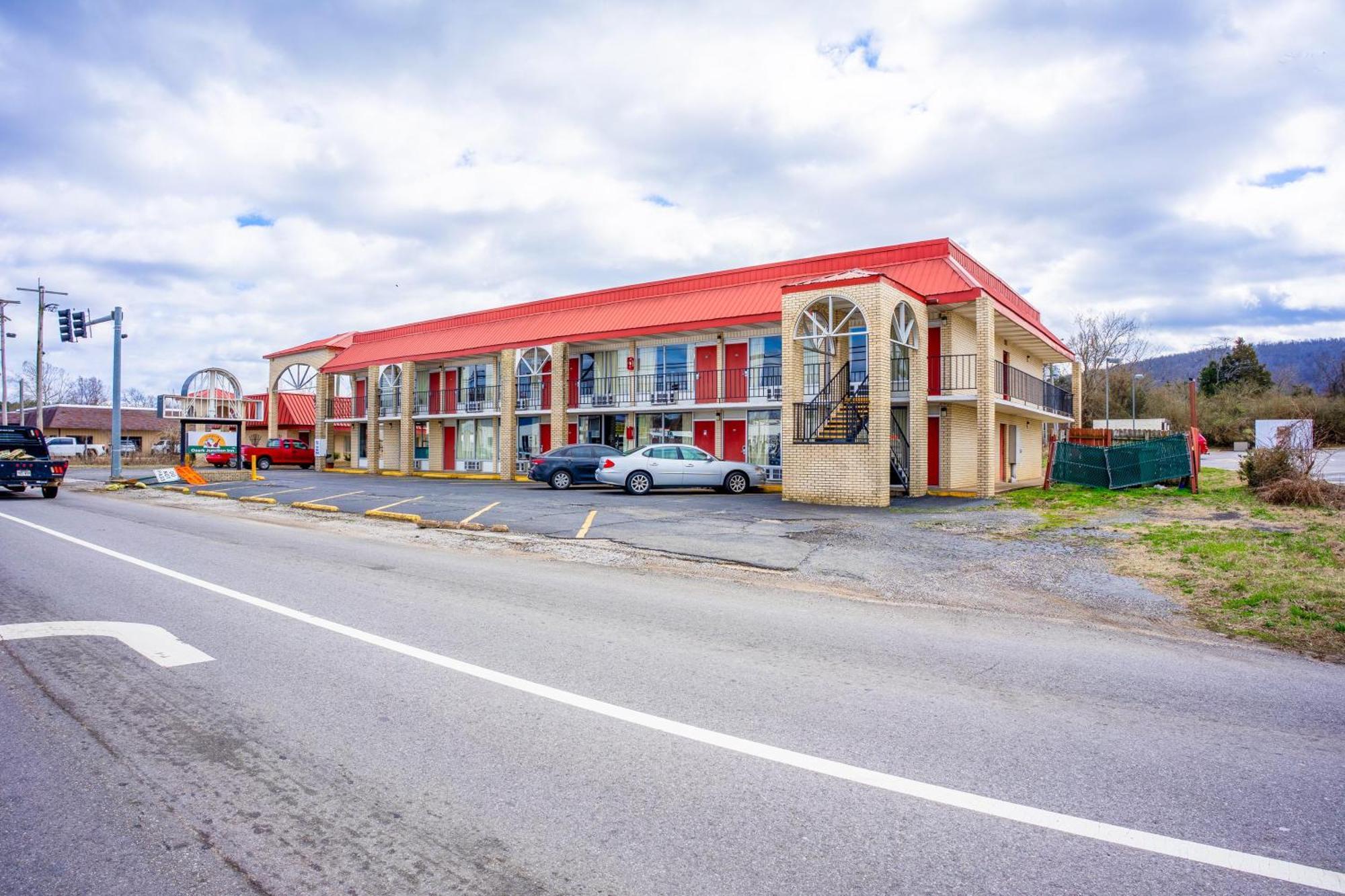 Ozark Junction Mountain View By Oyo Motel Bagian luar foto