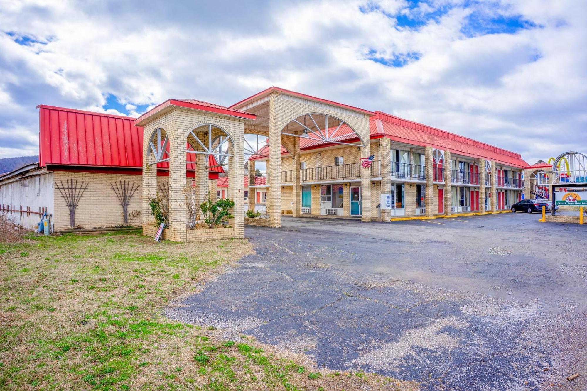 Ozark Junction Mountain View By Oyo Motel Bagian luar foto